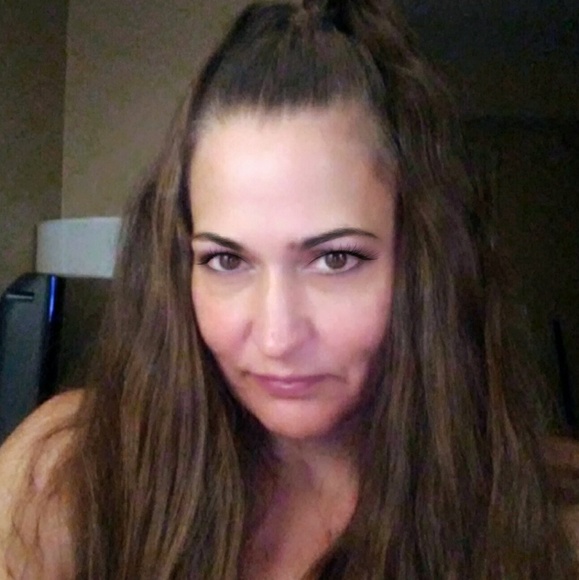 Meet your Posher, Tanya - Picture 2 of 3